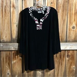 Chico’s top slinky knit black pink white geometric 3/4 sleeve 2/Med